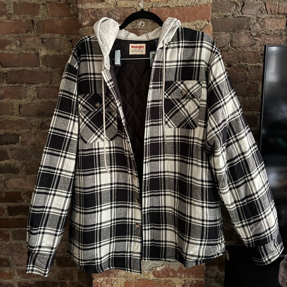 Wrangler Shacket!! Brand new, never worn - size Large